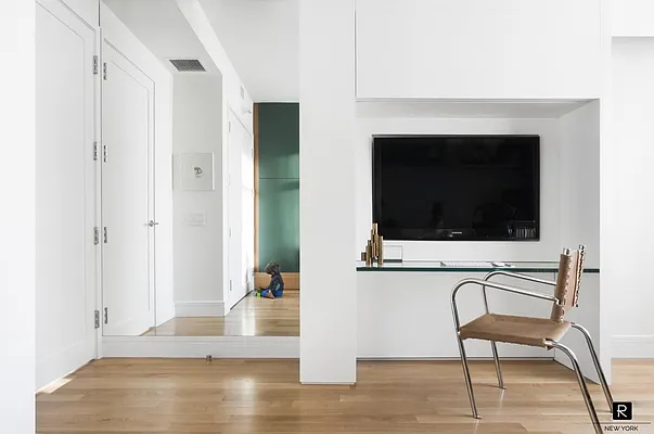 Rented by R New York | media 33