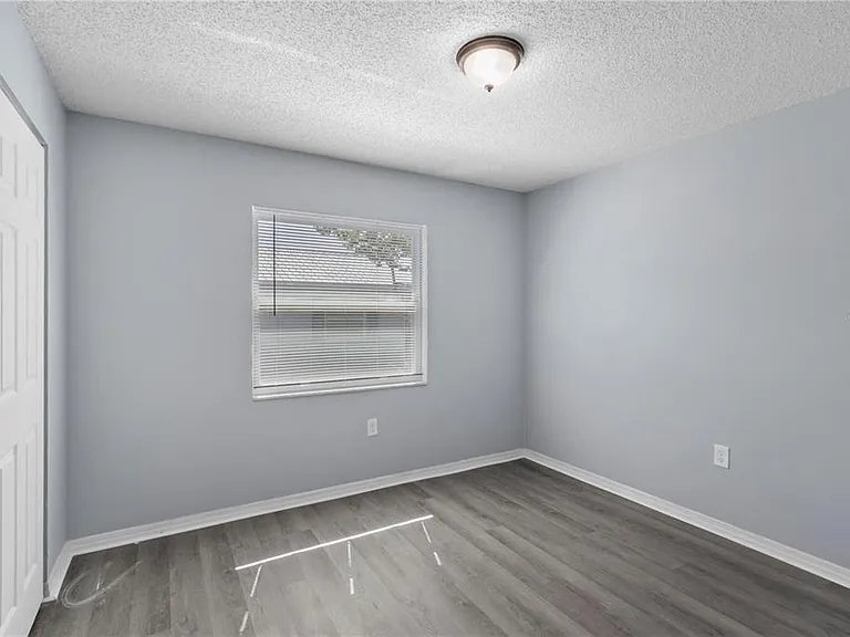 1703 Birchwood Cir #1-1703 — Photo 4