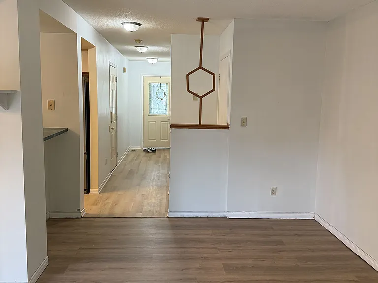 206 Rickson Ave — Photo 6