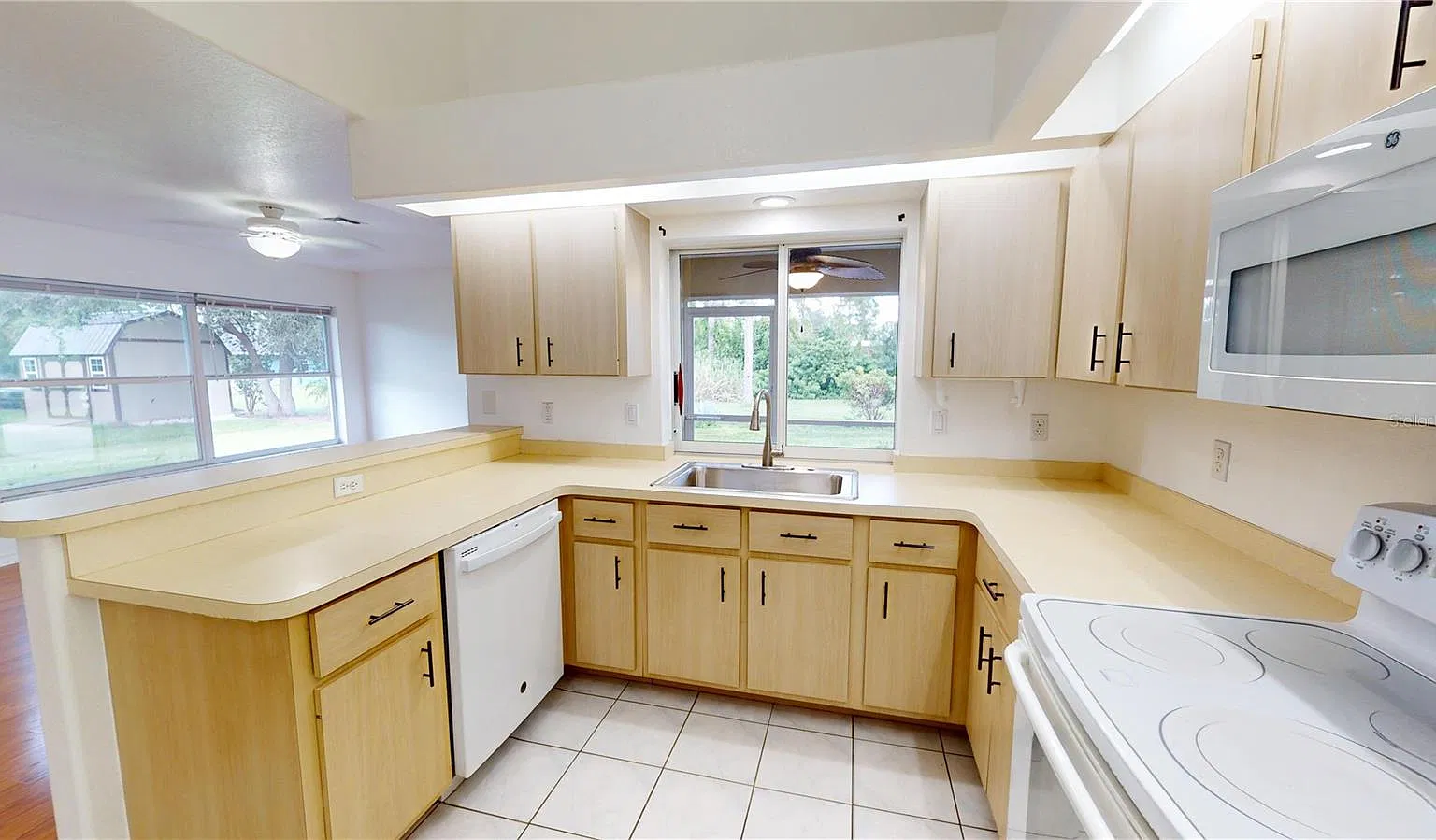 3 bed, 1718 sqft, $2,500 — Photo 3
