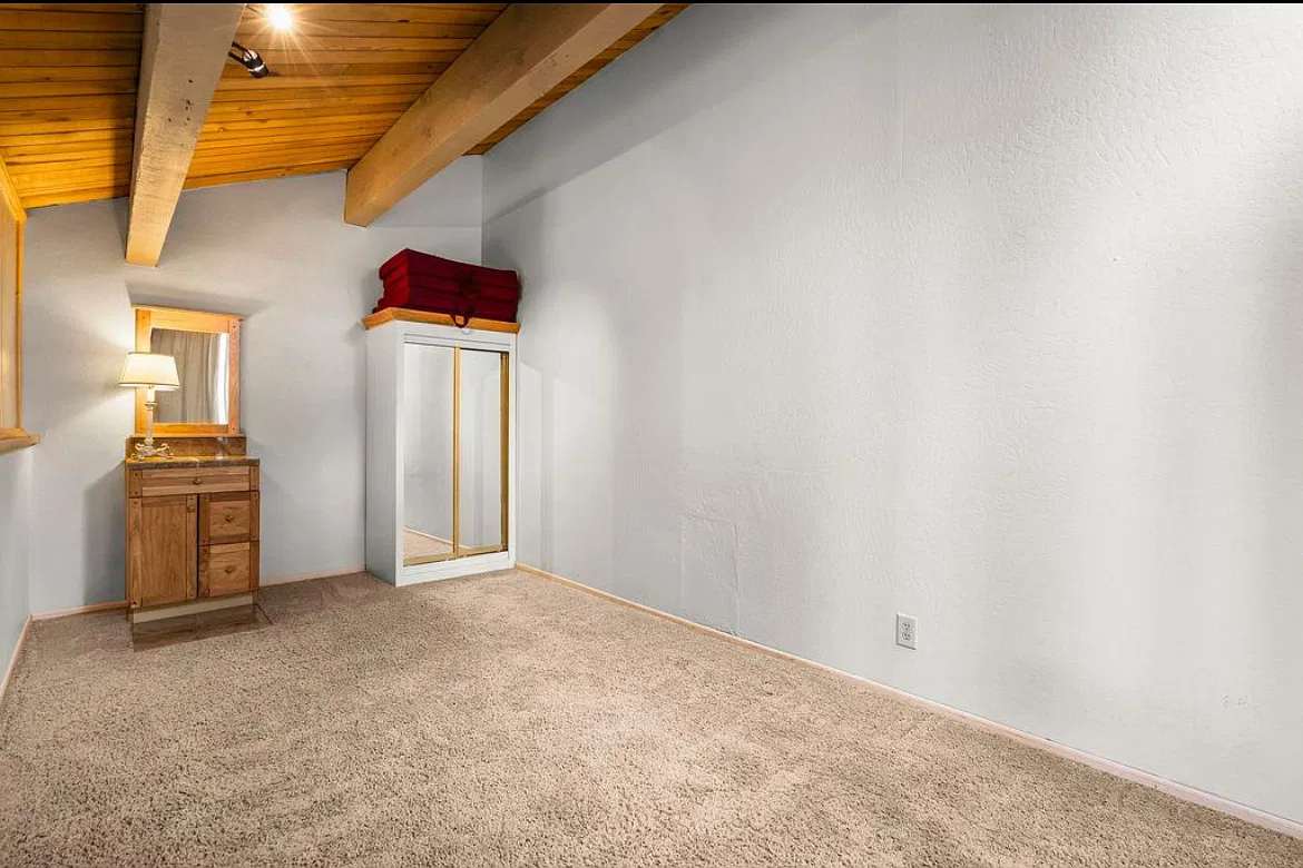 2 bed, 979 sqft, $4,500 — Photo 2