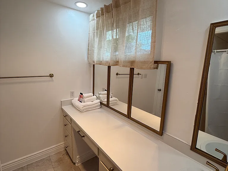 456 Hollywood Ave — Photo 10