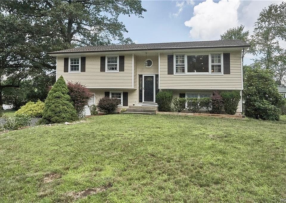 1st image of 27 Lancaster Dr