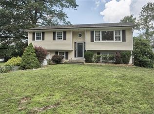 27 Lancaster Dr, Suffern, NY 10901