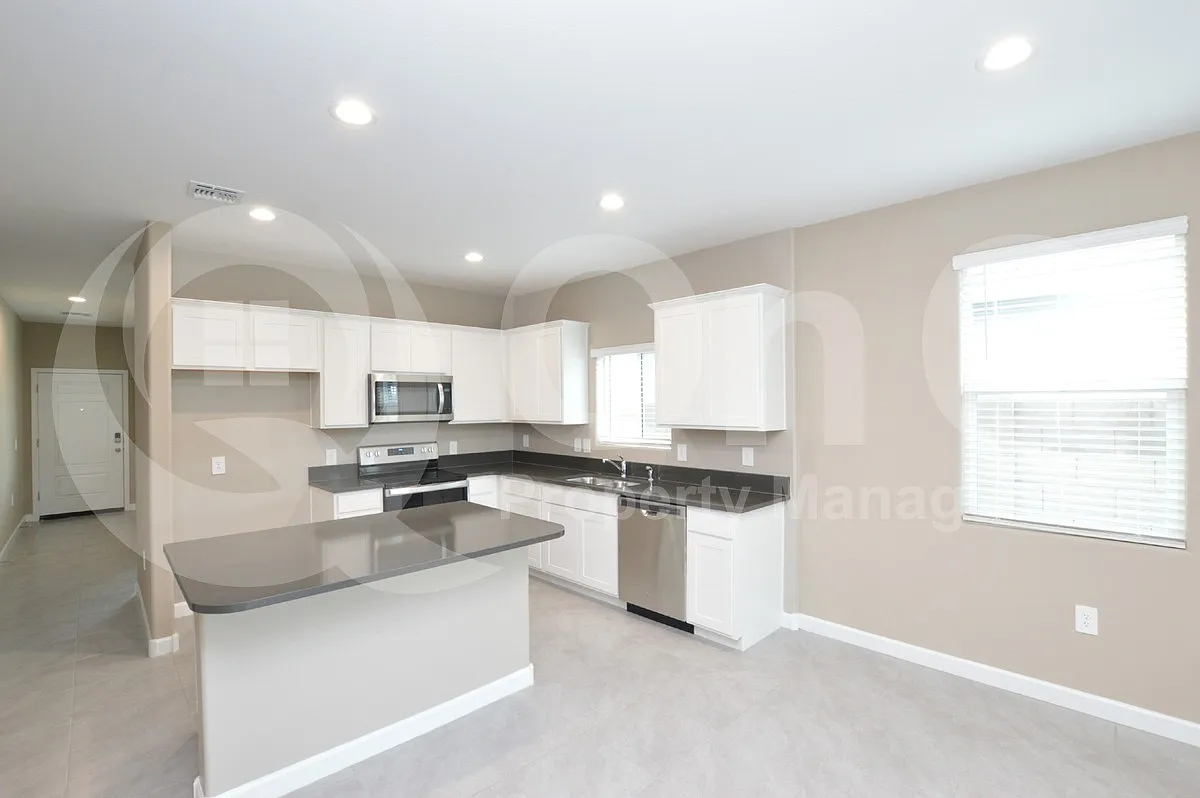 4 bed, 2.5 bath, 1867 sqft, $1,965 — Photo 3