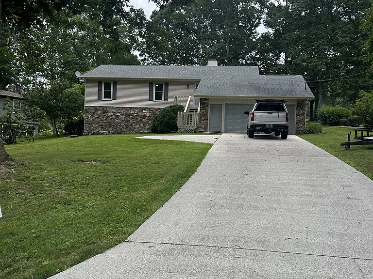 203 Snead Dr — Photo 2