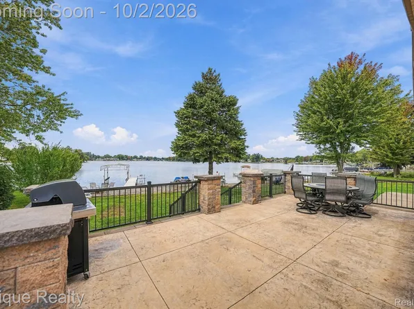4157 Flynn Dr, Highland, MI 48356