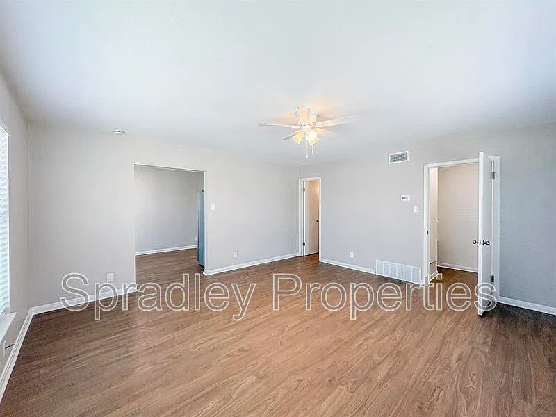 1 bed, 1.0 bath, 675 sqft, $995 — Photo 2