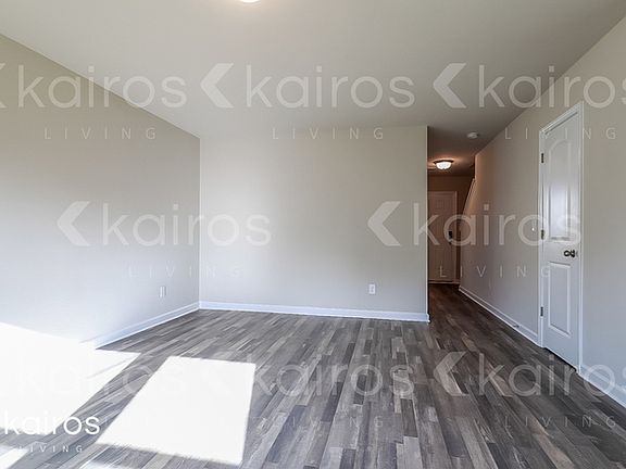 3rd image of 813 Dove Pl