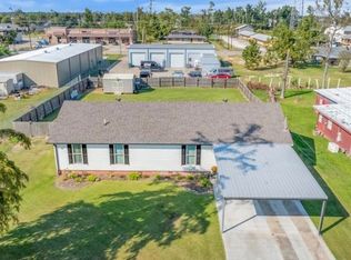608 Shady Ln, Sulphur, LA 70663