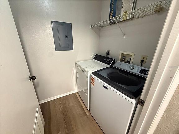 5th image of 3705 SW 27th St APT 1026
