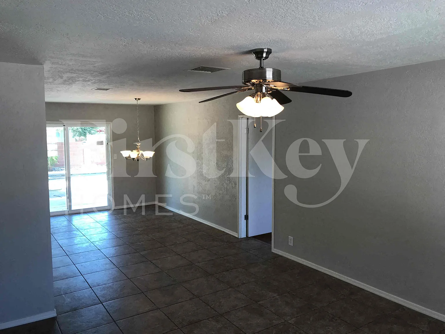 4 bed, 2.0 bath, 1558 sqft, $2,015 — Photo 2