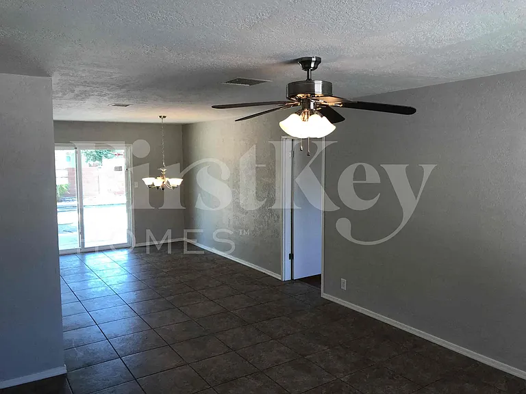 1205 W Highland Ave — Photo 2