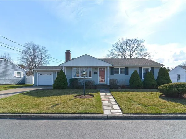 29 Vista Dr, Rumford, RI 02916