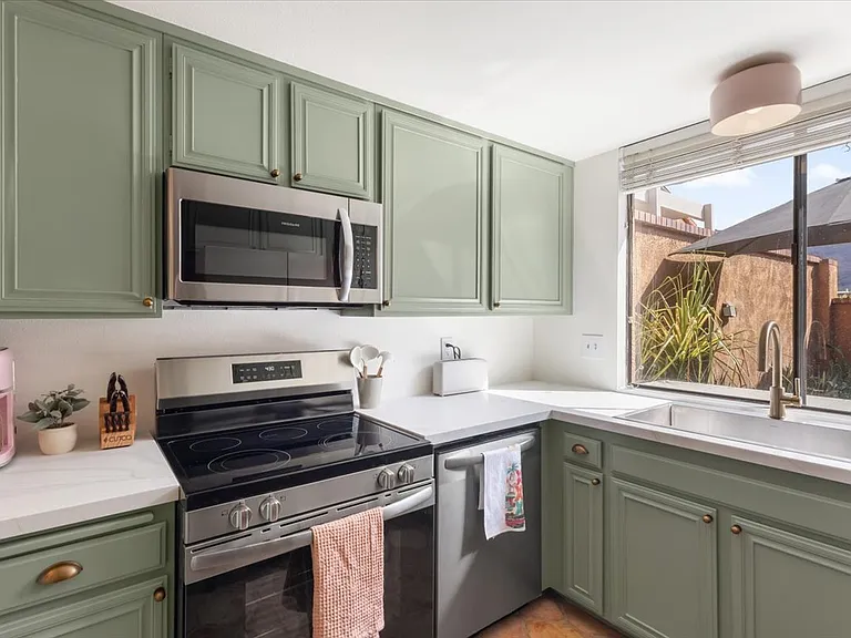 44 Malaga Dr — Photo 10