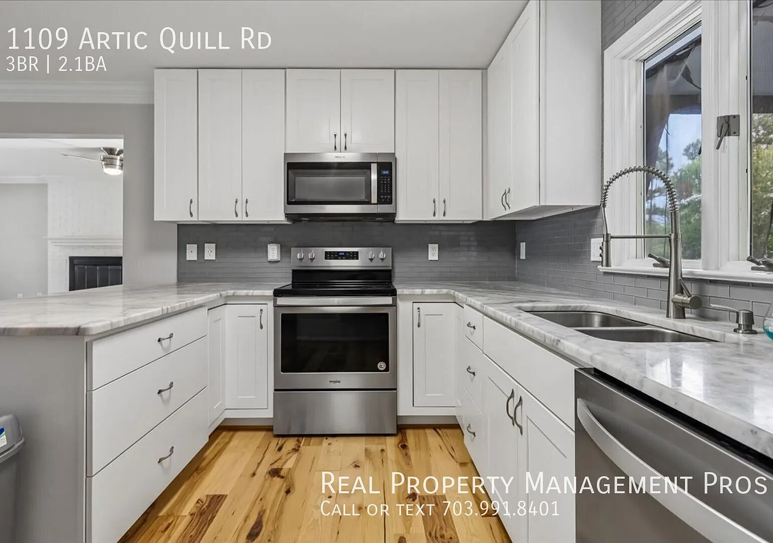 Beautifully Updated Single Family Home For Rent In The Heart of Herndon — Photo 3