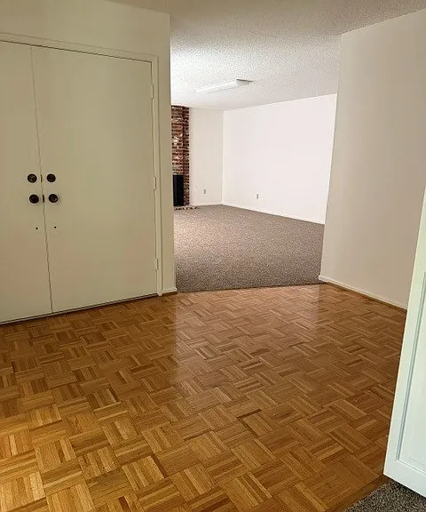 405 Leveland Ln — Photo 8