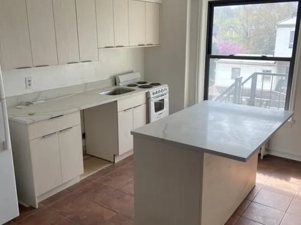 631 Maryland Ave APT 8, Pittsburgh, PA 15232