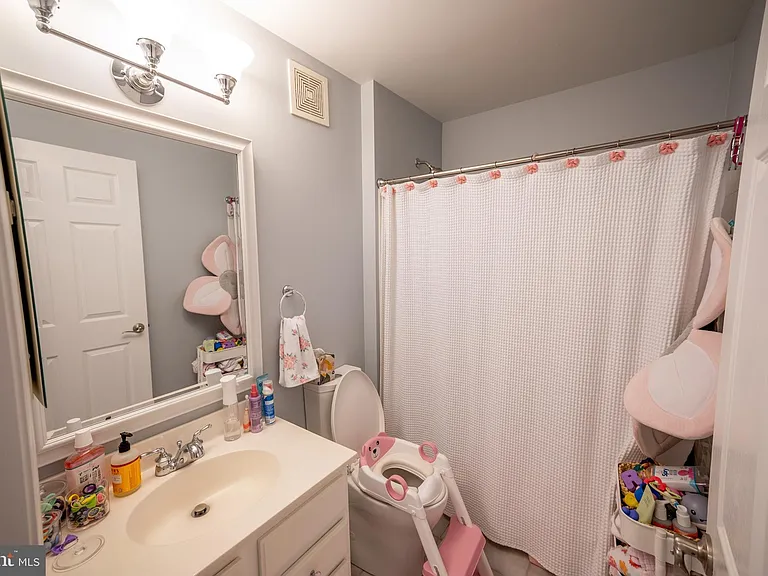 1639 Hunting Creek Dr #B — Photo 25