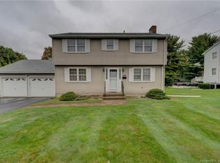 986 Cloverdale Cir, Wethersfield, CT 06109