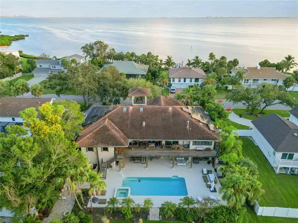 3807 Bayside Dr, Bradenton, FL 34210