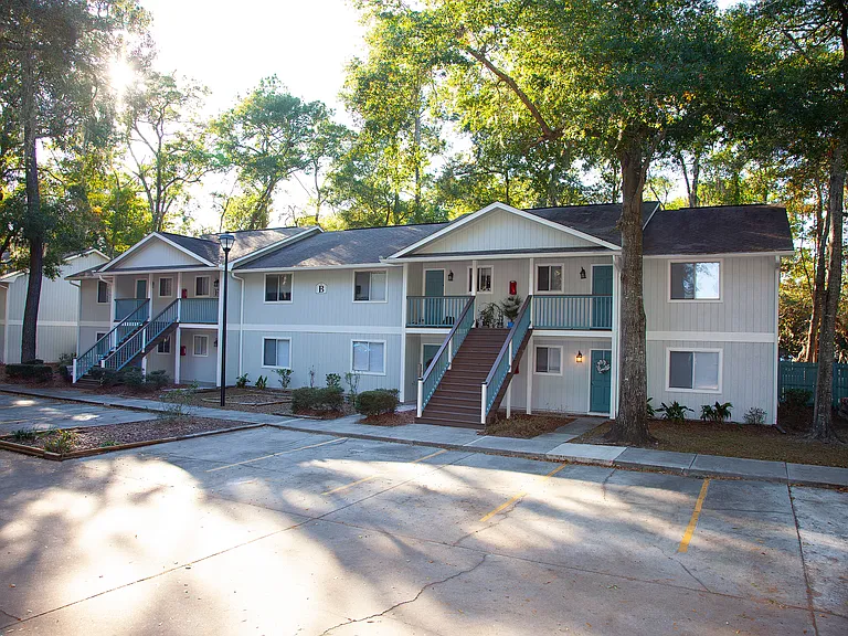 Hickory Plantation Apartments — Photo 11