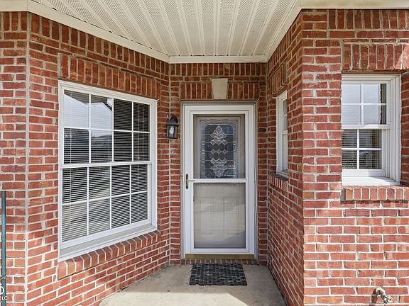 3rd image of 8042 Hazen Way