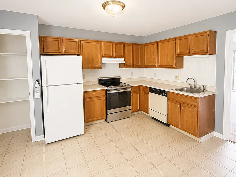 179 Lincoln St #9 — Photo 4