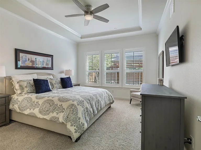 4724 Durham Dr — Photo 11