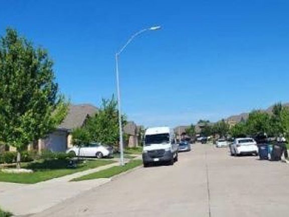 Exterior Neighborhood (street photo)