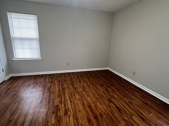 5th image of 2042 Wiltshire St