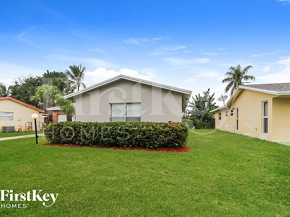 3rd image of 9749 Sandalfoot Blvd