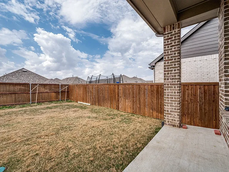 4713 Honeysuckle Ct — Photo 32