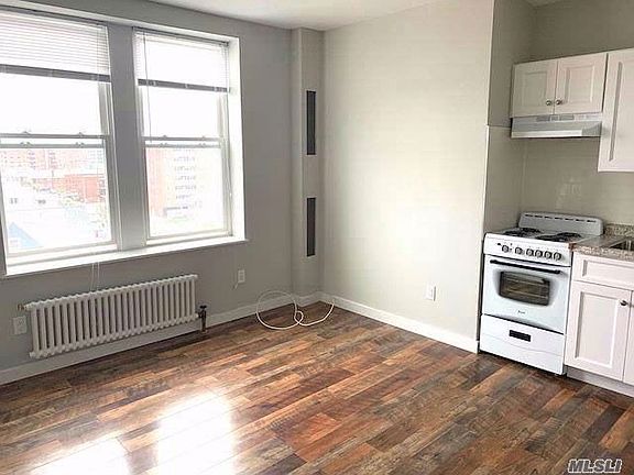 4th image of 215 E Broadway APT 6F