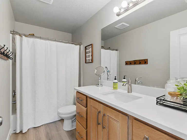1147 N Carriage Ln — Photo 13