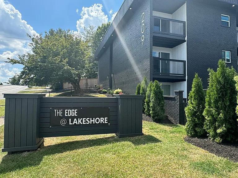 209 Lakeshore Dr — Photo 18