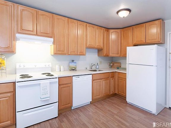 5th image of 480 Norfolk Dr