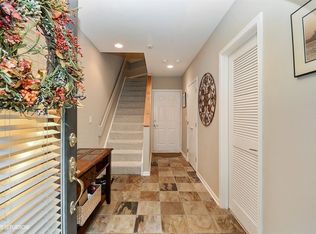 401 N Clinton St, Chicago, IL 60654