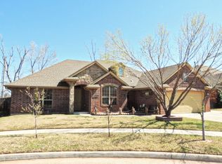 10304 Ashford Dr, Yukon, OK 73099