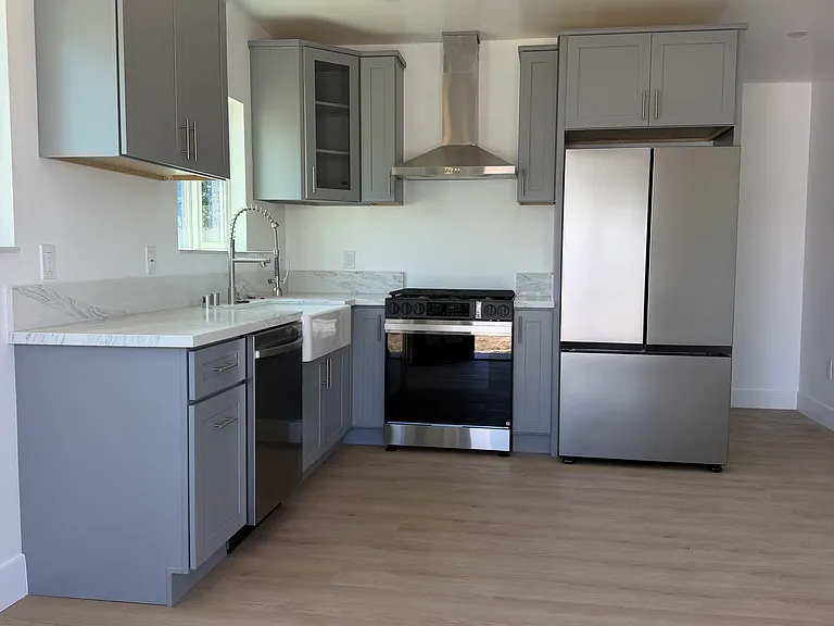 1038 Evergreen Dr — Photo 2
