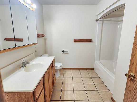 2nd image of 892 Dutchman Dr #1