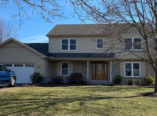 1212 Valley Bluff Rd, Perrysburg, OH 43551