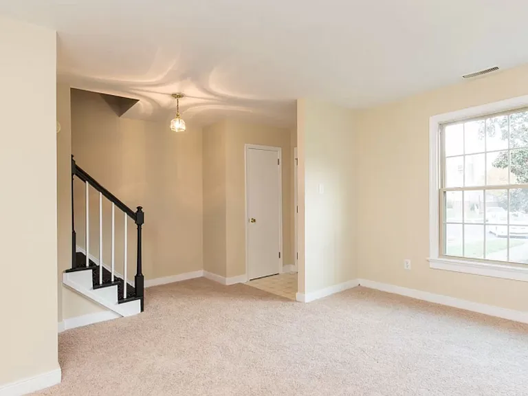 2180 Kingsbrook Dr — Photo 2