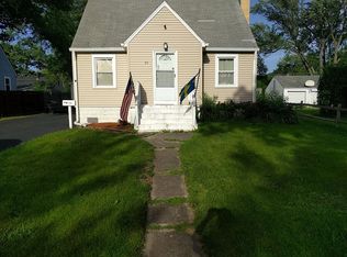 319 N Prospect Dr, Round Lake Park, IL 60073