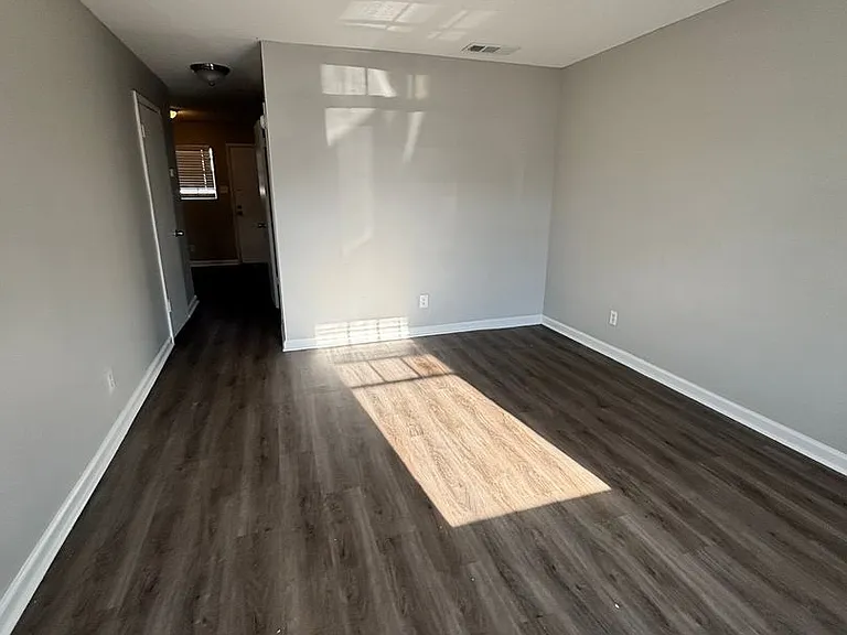 Blakely Place Apartments — Photo 26
