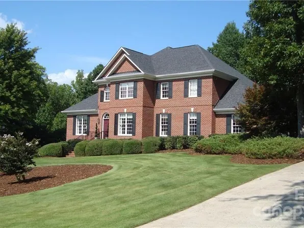 2320 Fairways Dr, Cherryville, NC 28021