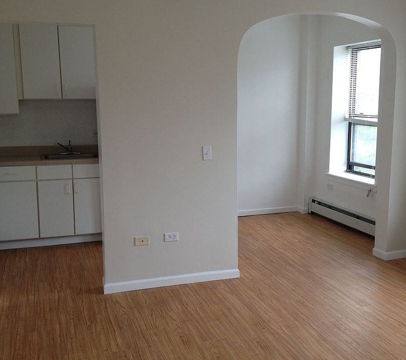 1st image of 1528 W Morse Ave APT 307