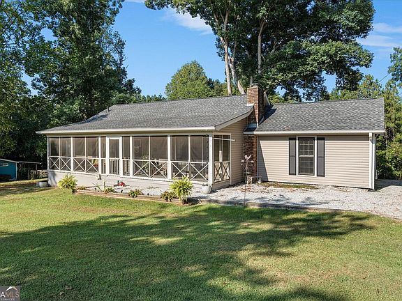 5th image of 39 Cheryl Dr