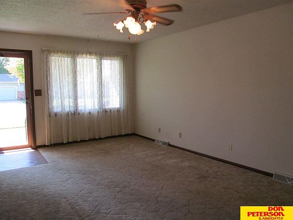 4th image of 2316 E Cuming St
