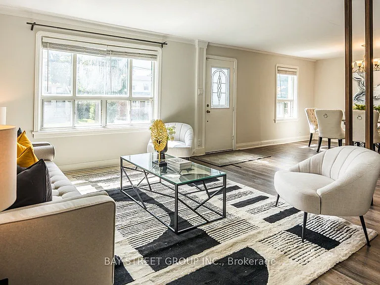 12 Craigmore Cres #MAIN FL — Photo 4